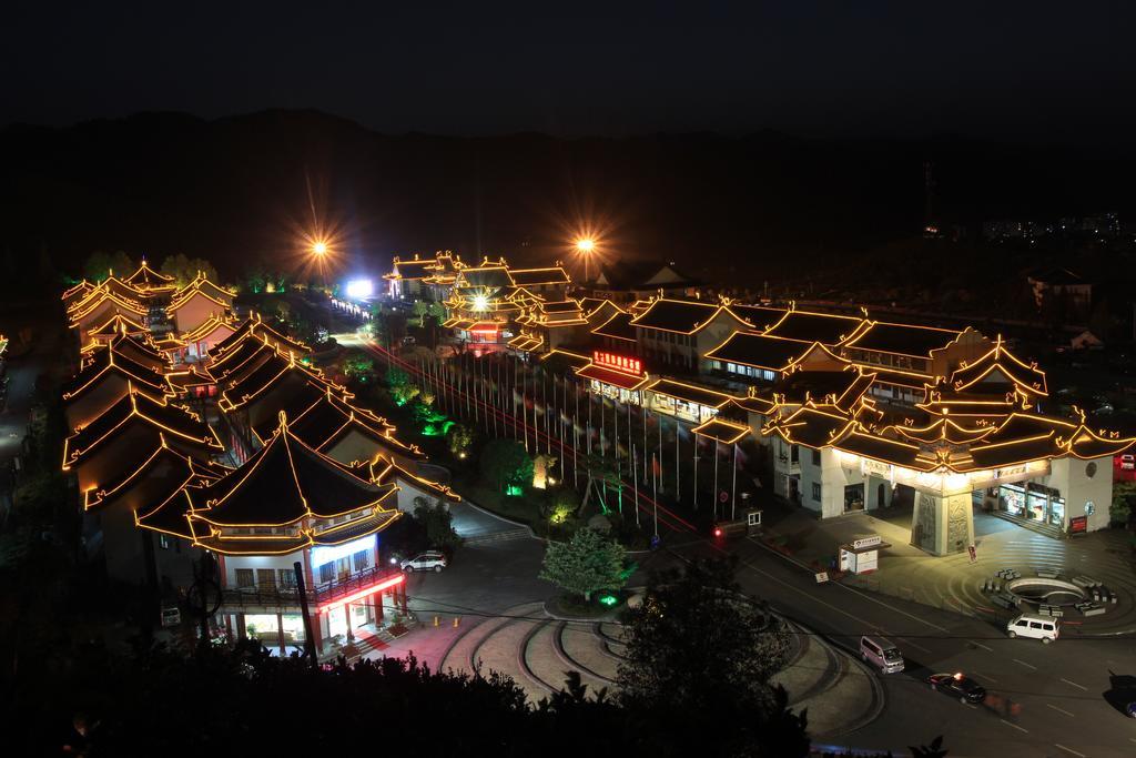 Wudangshan Yinjie Holiday Hotel Danjiangkou Экстерьер фото